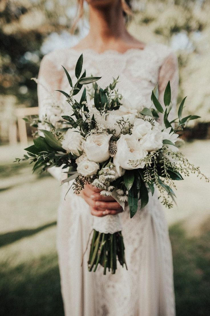 21 Elegant White and Greenery Bridal Bouquets