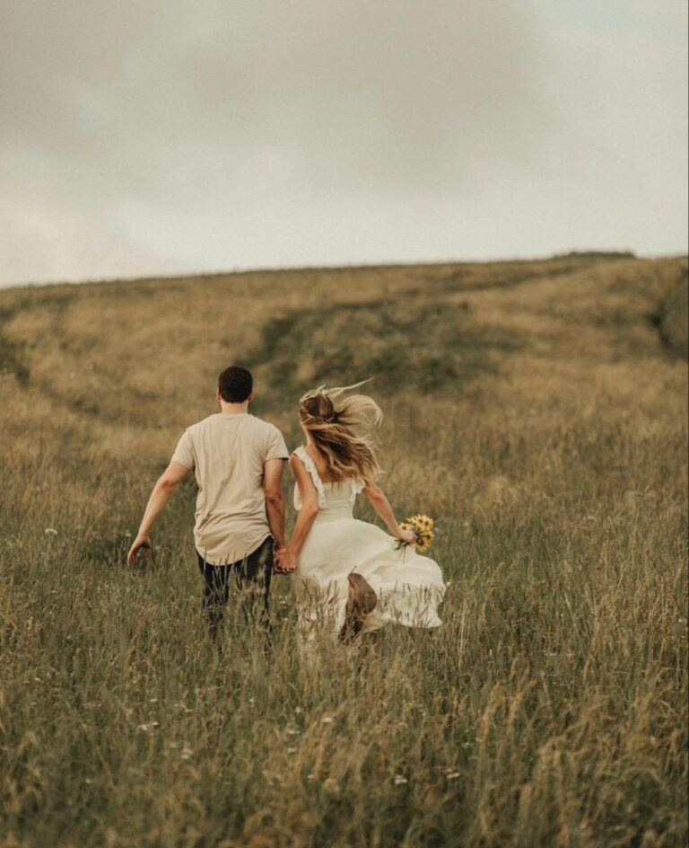 27 Romantic Outdoor Pre-Wedding Photoshoot Ideas - Blush and Aisle