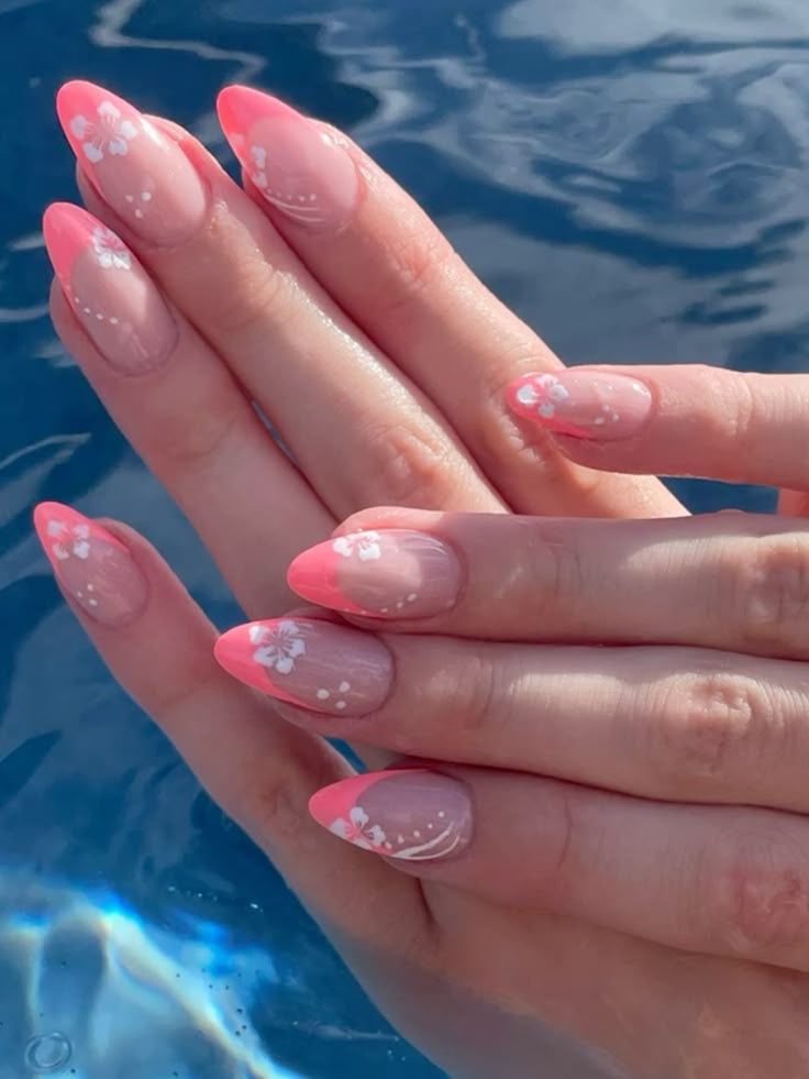 Peach tipped almond shaped nails decorated with delicate white flowers and dots, they are very elegant and glam for your summer holiday.