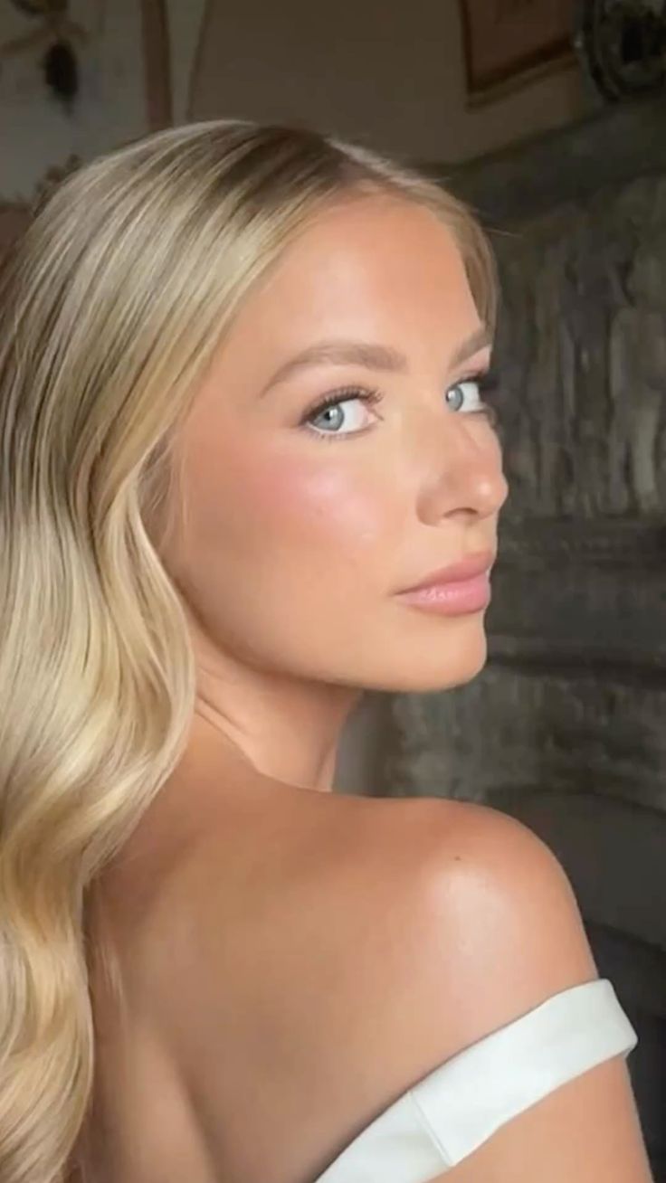 Polished appearance using cool-toned pinks and a fine satin finish on the skin.