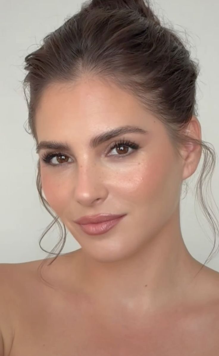Sun-kissed tones with a bare-skin feel, featuring fluffy brows and a blurred lip line.