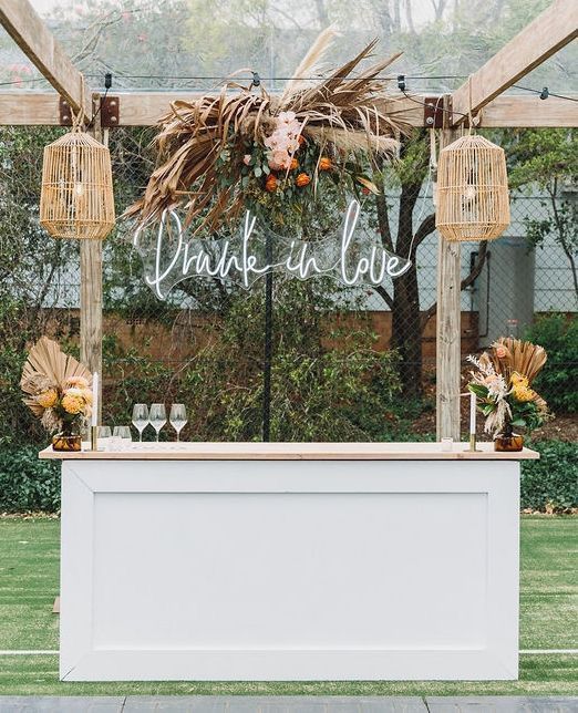 22 Outdoor Bar Ideas to Create the Perfect Wedding Reception